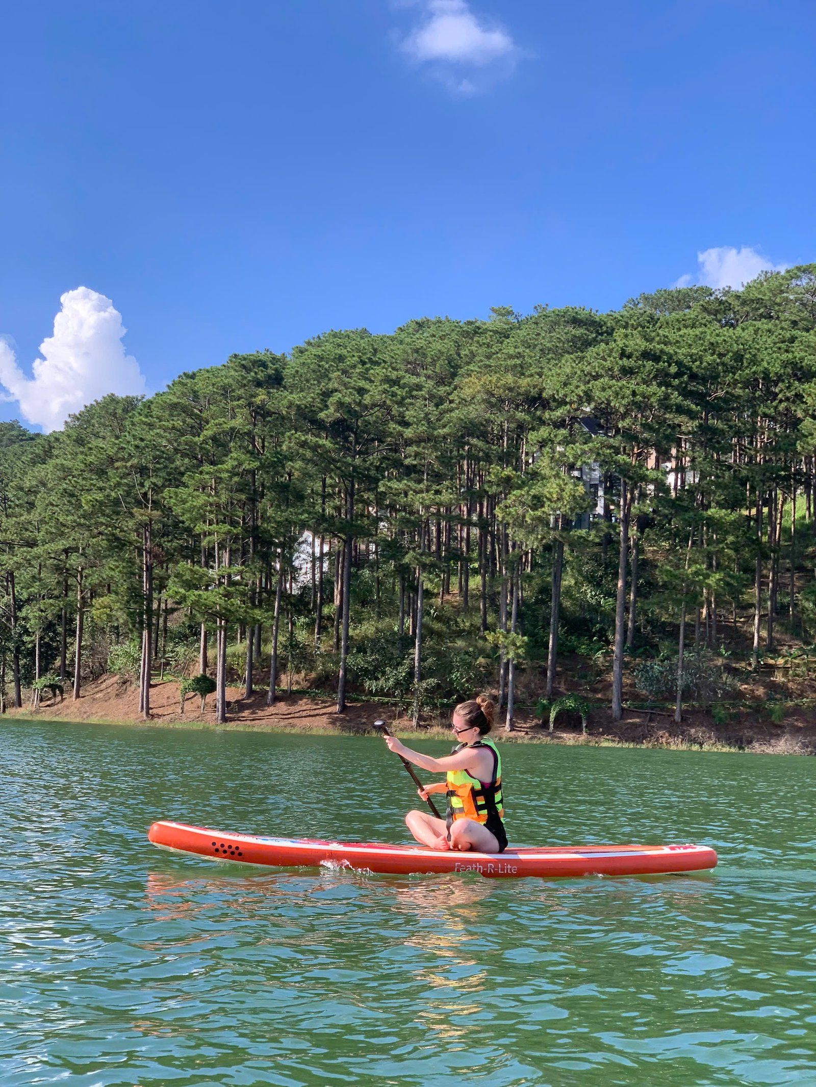 chèo sup hồ tuyền lâm đà lạt