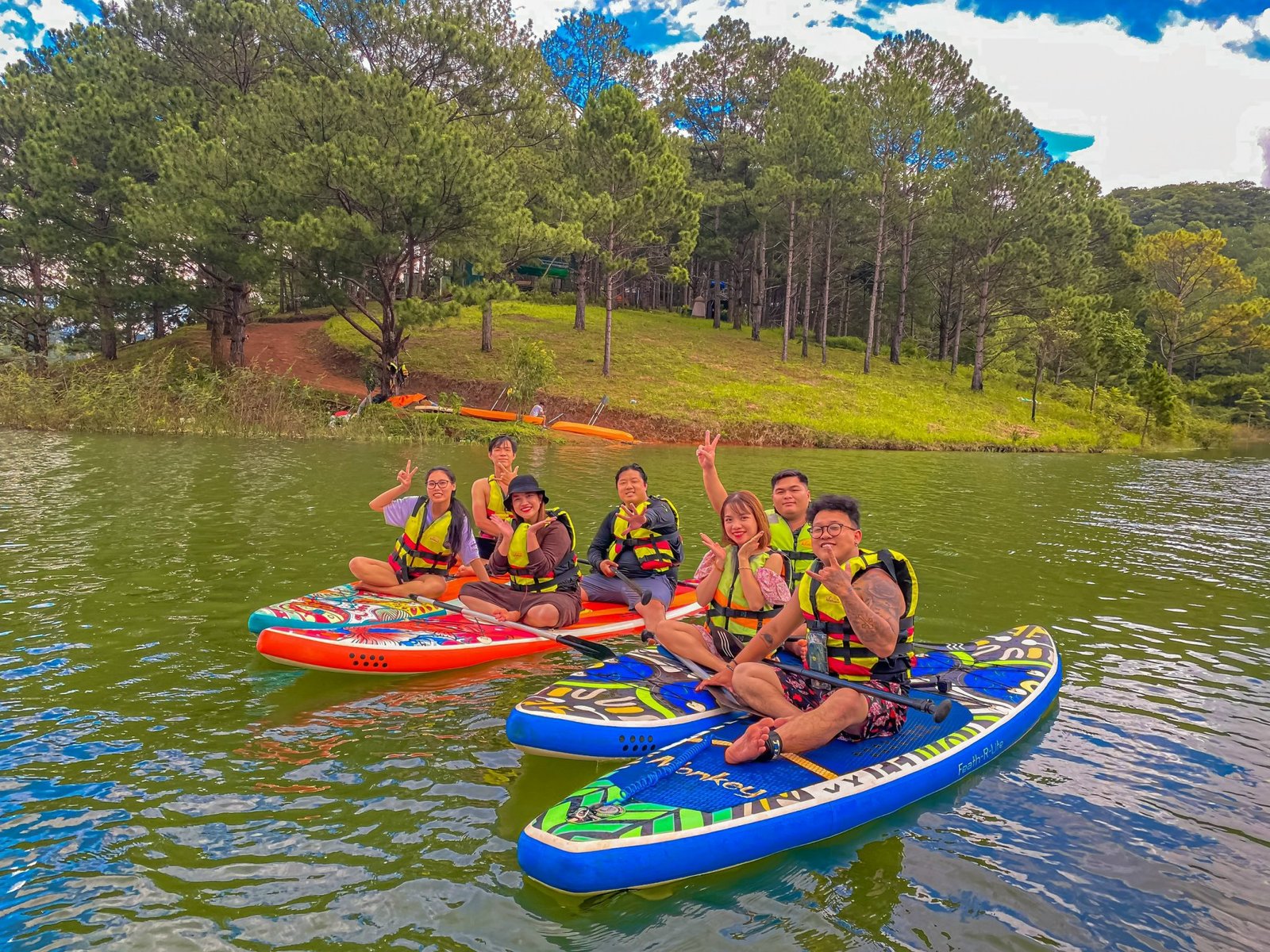 chèo sup hồ tuyền lâm đà lạt