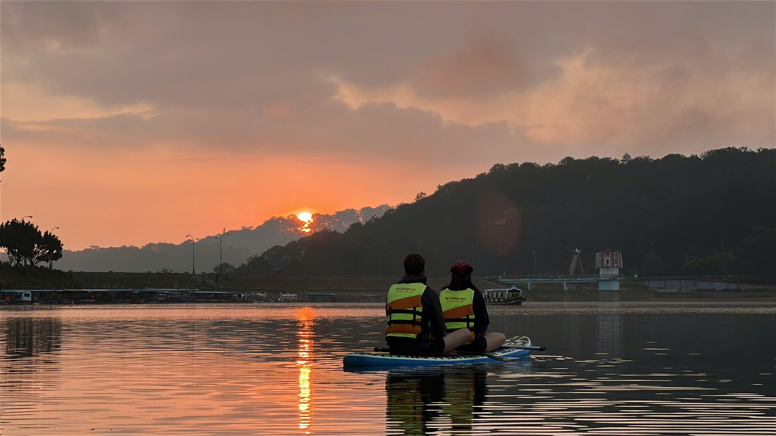 chèo sup đà lạt buổi chiều