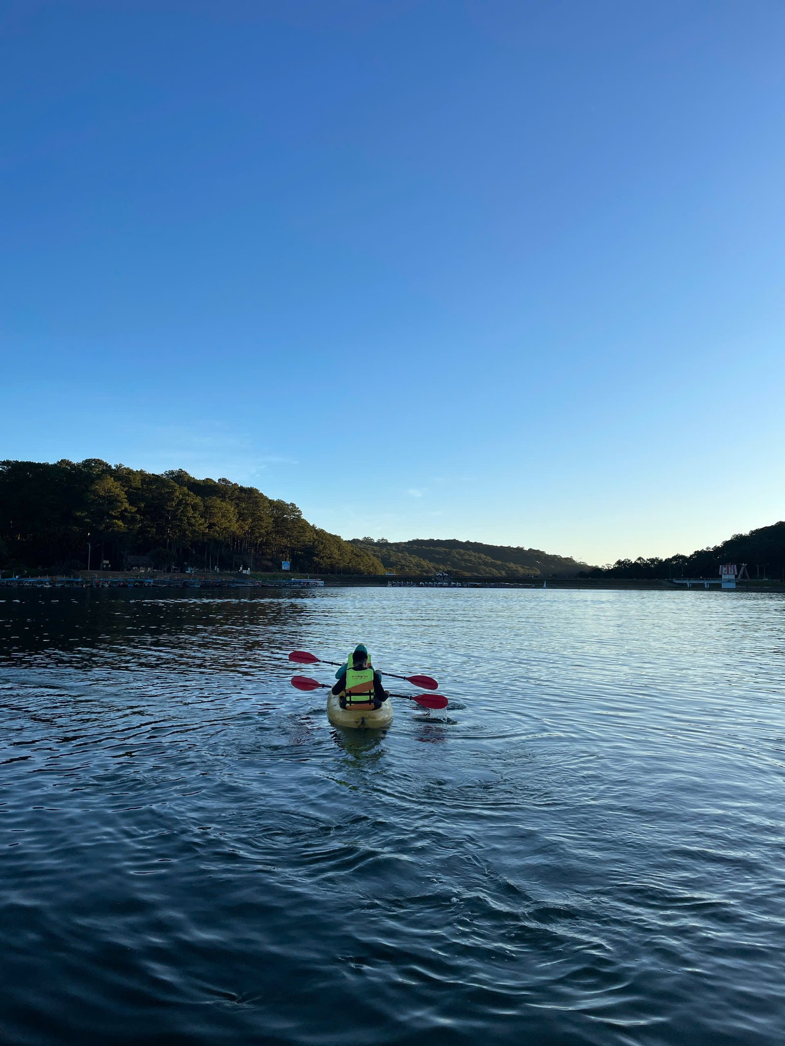 chèo sup đà lạt hồ tuyền lâm