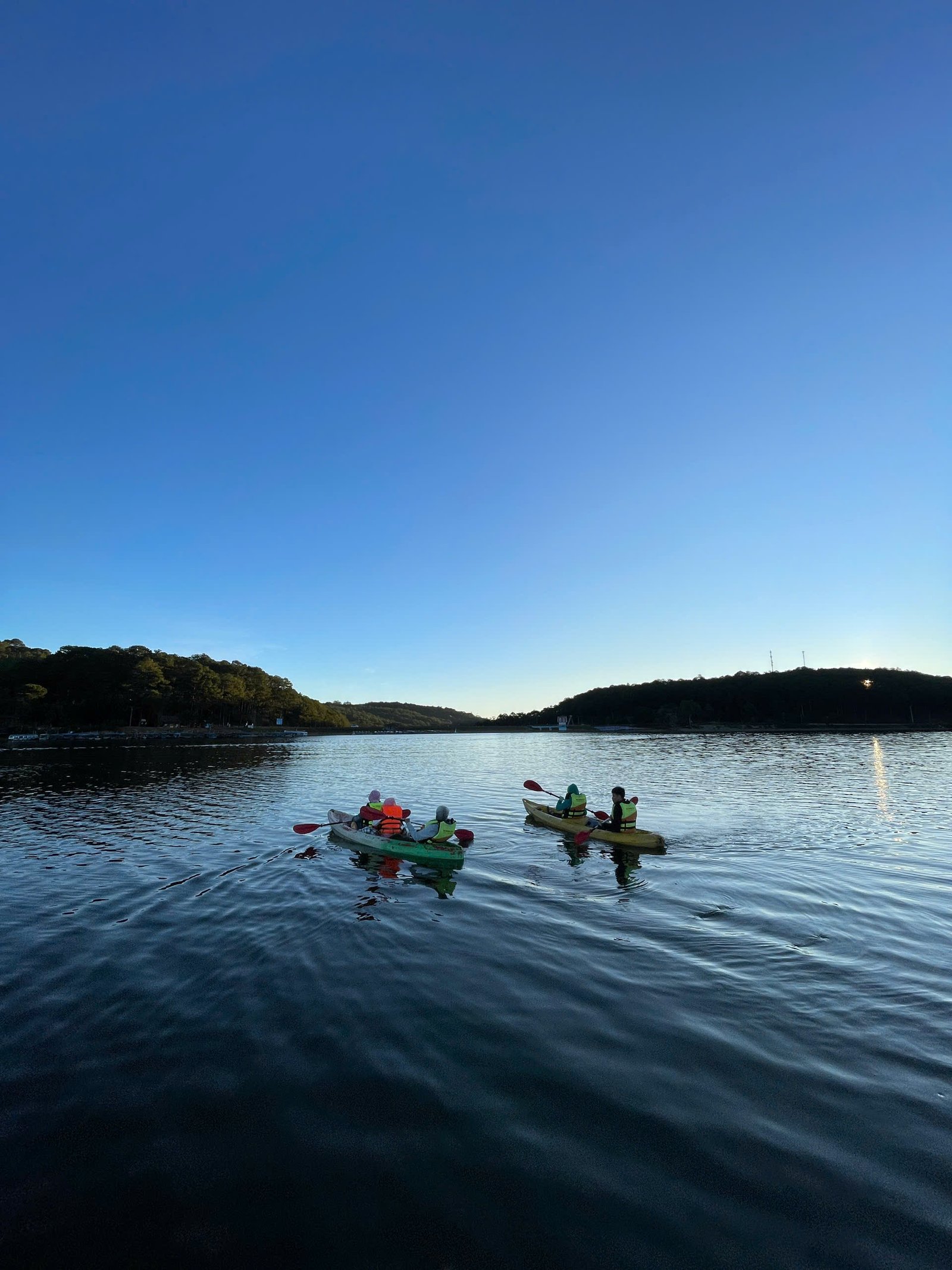 chèo sup đà lạt hồ tuyền lâm
