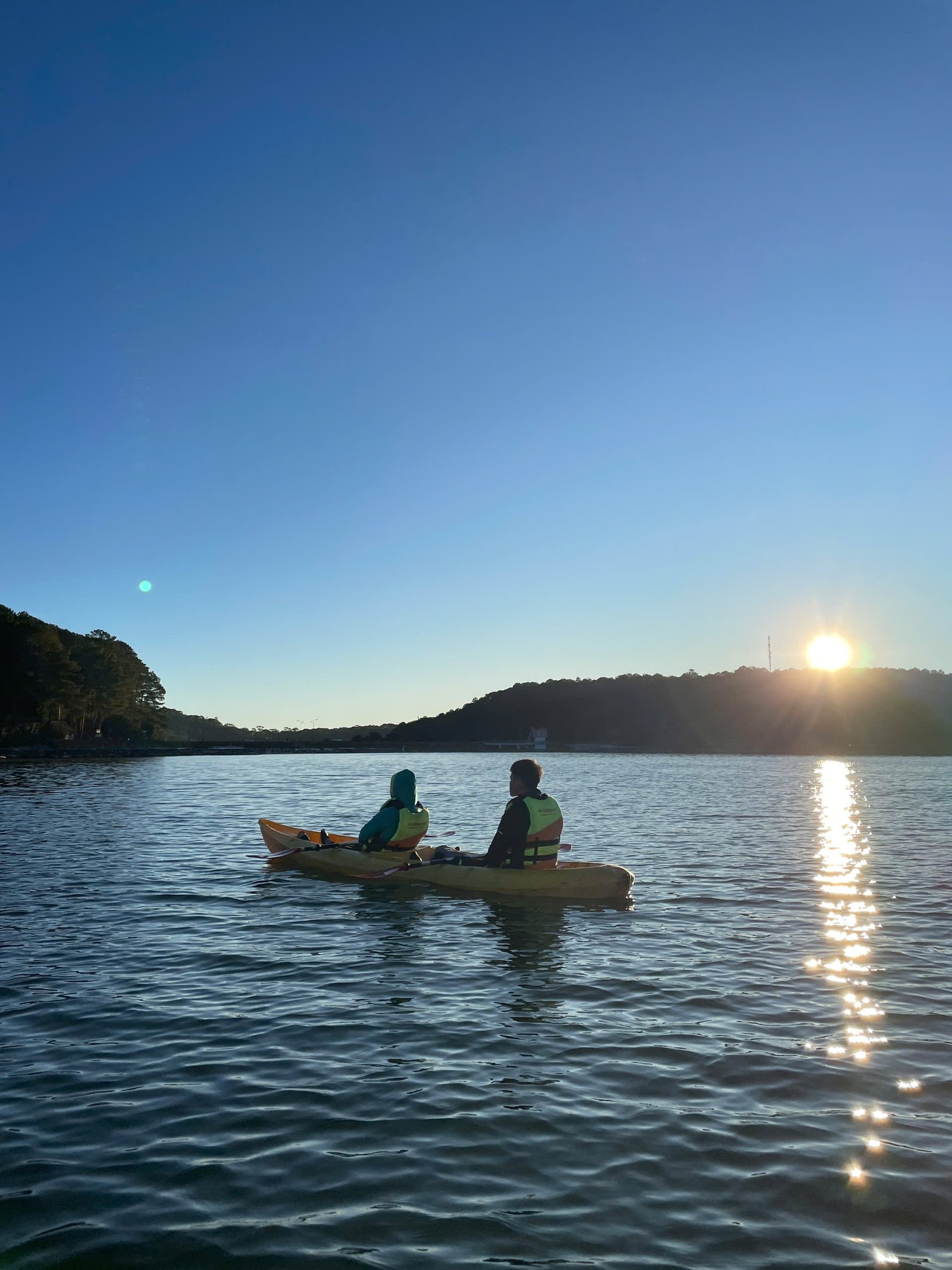chèo sup đà lạt hồ tuyền lâm