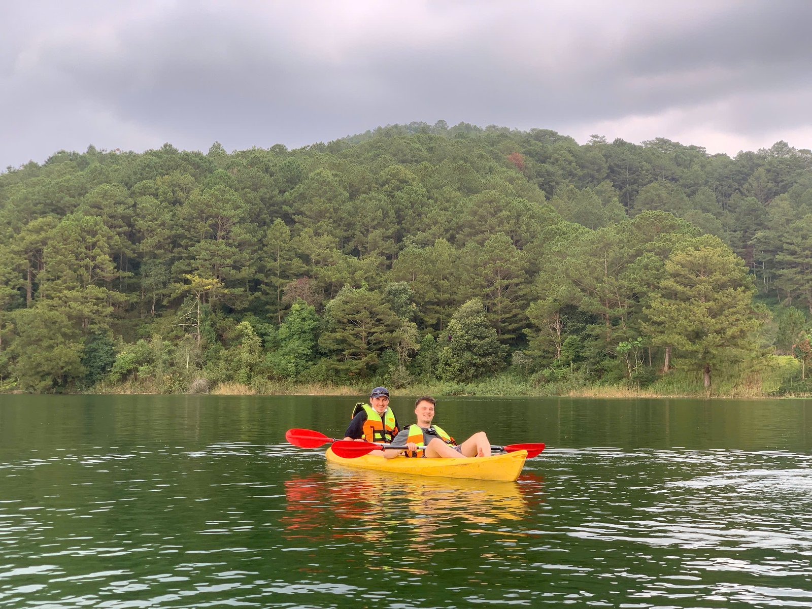 chèo thuyền kayak đà lạt hồ tuyền lâm