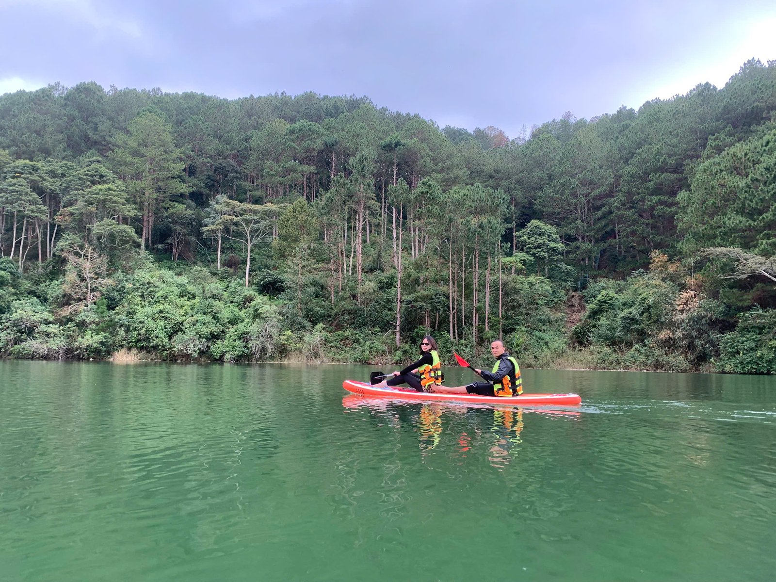 chèo thuyền kayak đà lạt hồ tuyền lâm